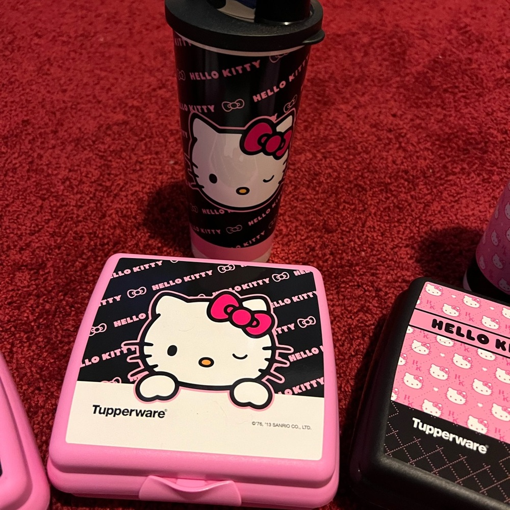 Brand New Tupperware Hello Kitty Lunch Kit